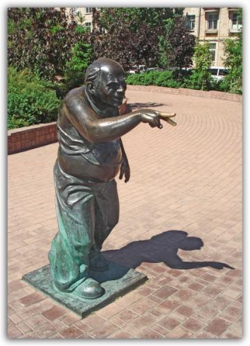 Памятник Евгению Леонову на Мосфильме.jpg (240 kb)